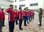 Tumbuhkan Disiplin dan Nasionalisme, Babinsa Koramil 421-06/Natar Latih PBB Siswa EIBOS