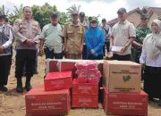Danramil 421-06/Natar Dampingi Kunjungan Bupati Tinjau Lokasi Bencana Puting Beliung