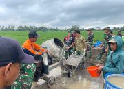 Topi Rimba sebagai Peneduh: TMMD ke-127 Kodim 0421/LS Berjuang di Tengah Sawah!