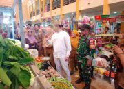 Babinsa Koramil 421-06/Natar Monitoring Kunjungan Bupati Lampung Selatan di Pasar Natar