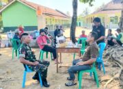 Babinsa Koramil 421-06/Natar Pererat Kemanunggalan dengan Warga Lewat Komsos di Rejo Agung