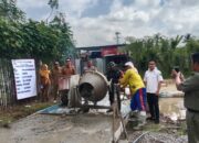 Babinsa dan Bhabinkamtibmas Kawal Pembangunan Jalan Rabat Beton di Kalisari, Camat Natar Apresiasi Sinergi untuk Kemajuan Desa