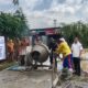 Babinsa dan Bhabinkamtibmas Kawal Pembangunan Jalan Rabat Beton di Kalisari, Camat Natar Apresiasi Sinergi untuk Kemajuan Desa