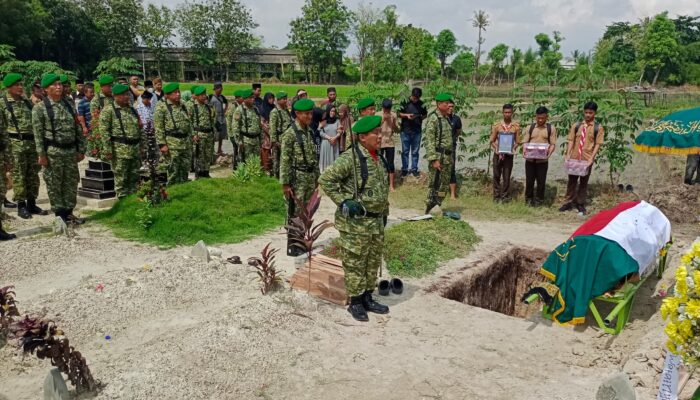 Tangis Haru Iringi Pemakaman Militer Peltu Rivoldy, Prajurit Pengabdi Negeri Kini Berpulang