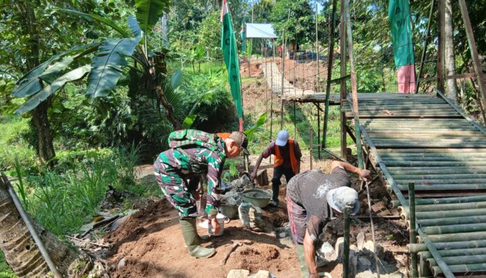Koramil 421-07/Sidomulyo Bersama Warga Wujudkan Jembatan Perintis Garuda, Harapan Baru Penghubung Dua Dusun di Bandar Dalam