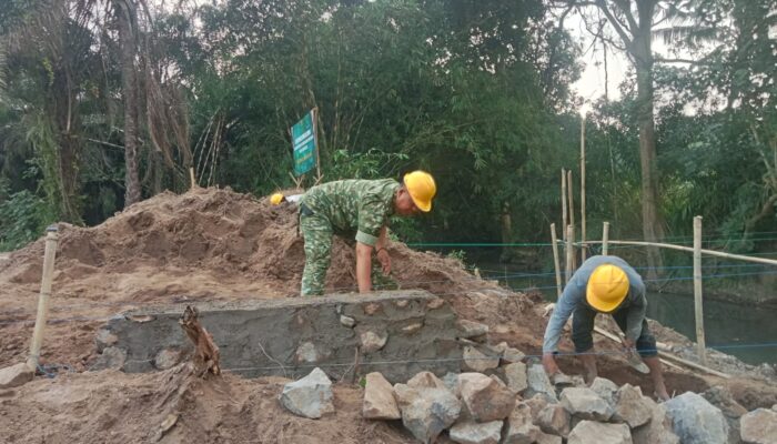 Gotong Royong TNI dan Warga Wujudkan Jembatan Perintis Garuda, Harapan Baru Penghubung Dua Desa di Natar
