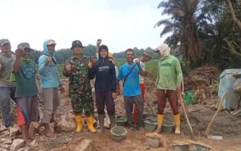 Sertu Ahmad Anuar Jadi Motor Penggerak, Pembangunan Jembatan Garuda Satukan Semangat Warga