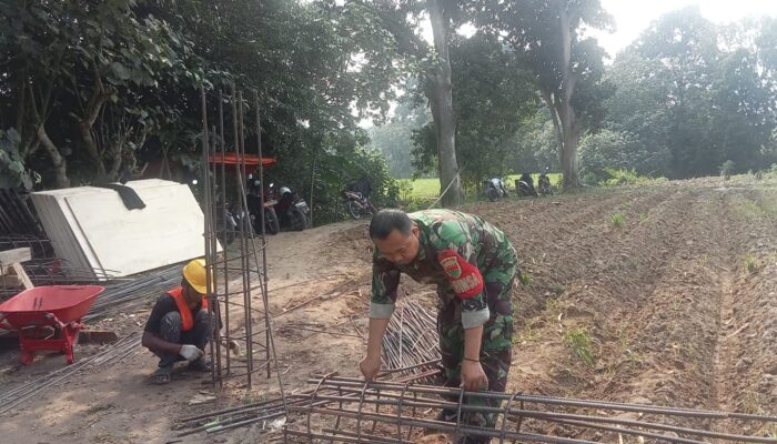 Babinsa Koramil 421-06/Natar Gerakkan Gotong Royong Warga, Pembangunan Jembatan Garuda Terus Berjalan
