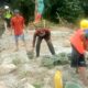 Dulu Terpisah Sungai, Kini Disatukan Jembatan Garuda, Babinsa Koramil 421-06/Natar dan Warga Gotong Royong Bangun Harapan