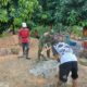 Semangat Gotong Royong Tak Surut, Babinsa Bandar Dalam Kawal Pembangunan Jembatan Garuda