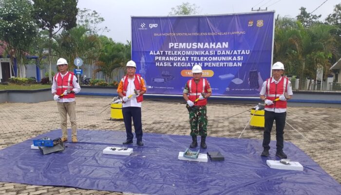 Babinsa Hajimena Aktif Dukung Pemusnahan Perangkat Telekomunikasi Ilegal, Wujud Sinergi TNI dalam Penegakan Hukum
