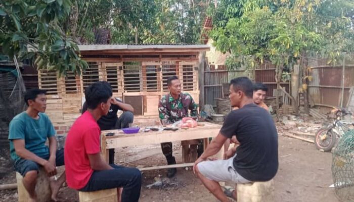 Babinsa Koramil 421-06/Natar Perkuat Kedekatan dengan Warga Lewat Komsos