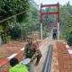 Babinsa Koramil 421-07/Sidomulyo Kawal Pembangunan Jembatan Gantung Garuda, Harapan Baru Warga Bandar Dalam