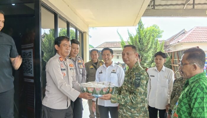 Tumpeng Kebersamaan Iringi Hari Bhayangkara ke-80, Forkopimcam Natar Teguhkan Sinergi Melayani Masyarakat