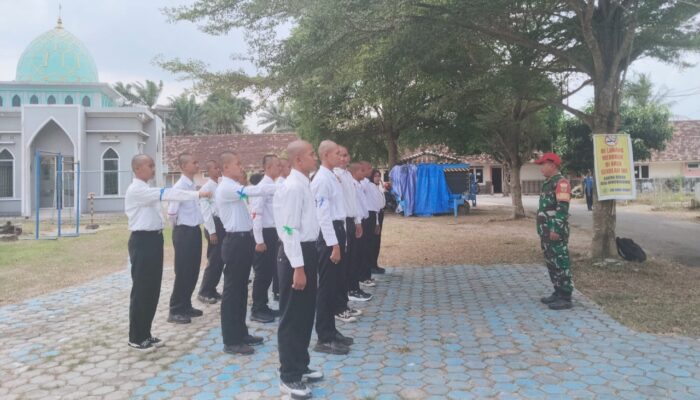 Babinsa Koramil 421-06/Natar Bekali Siswa Baru SMK Aviasi Branti Raya dengan Wasbang, Tanamkan Disiplin dan Cinta Tanah Air