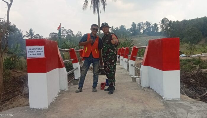 Jembatan Perintis Garuda Rampung, Babinsa Koramil 421-06/Natar Kawal Pembangunan Hingga Tuntas