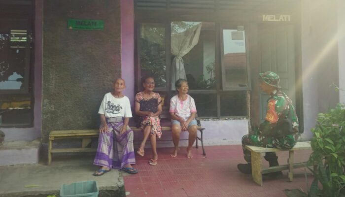 Babinsa Muara Putih Tebar Kepedulian, Hangatkan Hari-Hari Lansia di Panti Tresna Werdha