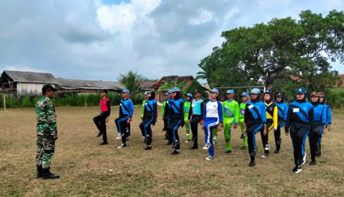 Jelang HUT RI ke-81, Babinsa Koramil 421-06/Natar Perkuat Mental dan Disiplin Calon Paskibra Tegineneng