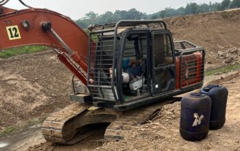 Alat Berat Proyek Rehabilitasi Tanggul Way Katibung–Way Sulan Diduga Gunakan Solar Subsidi