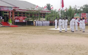 Upacara HUT ke-81 Kemerdekaan RI di Kecamatan Kuala Cenaku Berlangsung Khidmat dan Lancar
