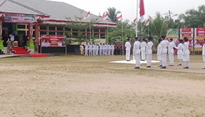 Upacara HUT ke-81 Kemerdekaan RI di Kecamatan Kuala Cenaku Berlangsung Khidmat dan Lancar