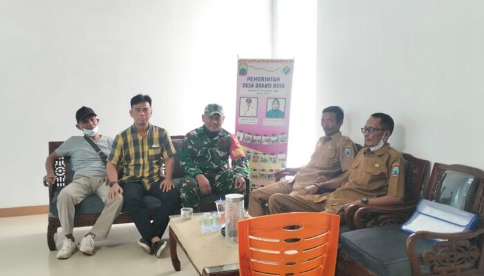 Tak Sekadar Hadir, Babinsa Koramil 421-06/Natar Aktif Serap Informasi dari Desa Branti Raya dan Sriwedari
