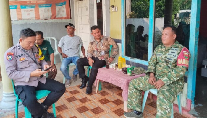 Babinsa Sidosari dan Bhabinkamtibmas Perkuat Sinergi, Komsos Bersama Warga Jaga Kondusivitas Desa