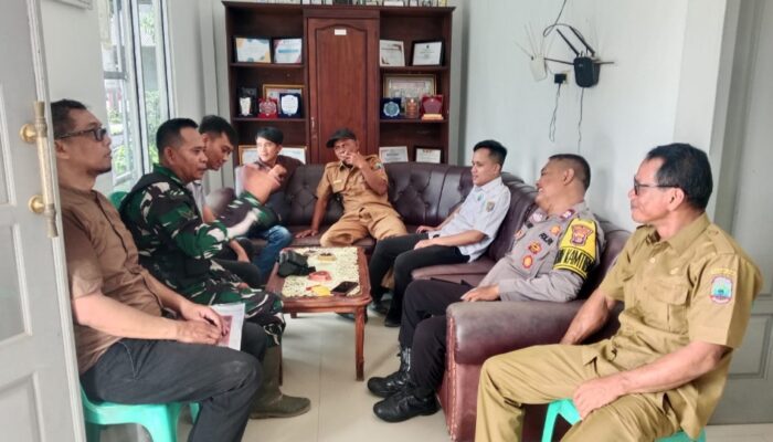 Komsos Humanis di Kalisari, Babinsa dan Bhabinkamtibmas Duduk Bersama Bangun Kedekatan dengan Warga