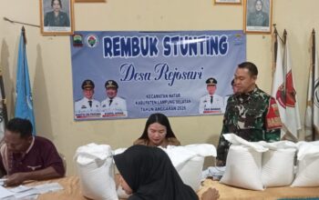 Babinsa Rejosari Kawal Penyaluran 20,46 Ton Beras, Pastikan Bantuan Tepat Sasaran