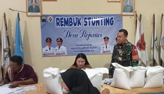 Babinsa Rejosari Kawal Penyaluran 20,46 Ton Beras, Pastikan Bantuan Tepat Sasaran
